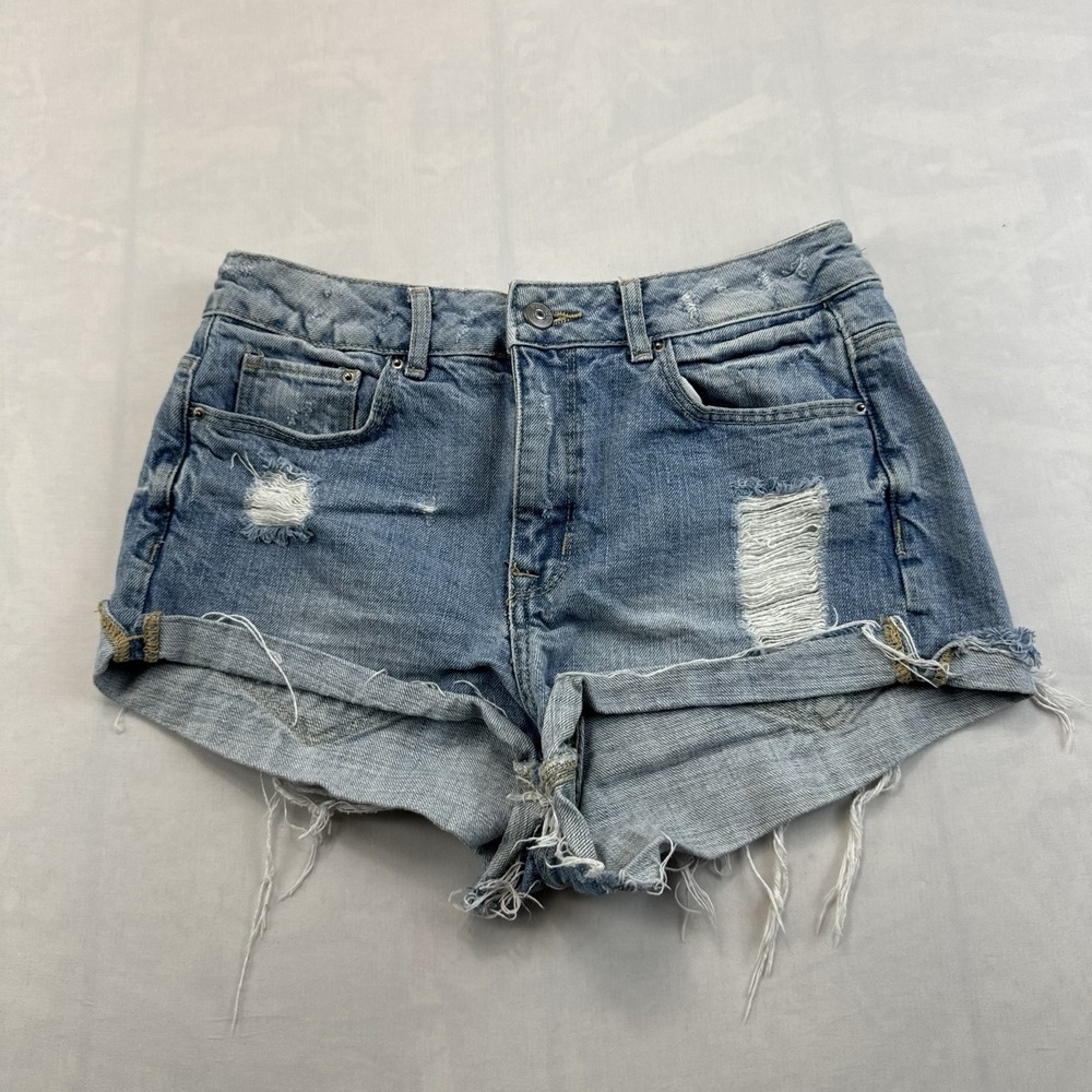 Divided H&M Women's Size 8 Distressed Denim Cutoff Shorts High Rise Light Wash